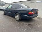 Mercedes 230 benzine oldtimer 237 000 km 1992, Auto's, Automaat, Blauw, Bedrijf, Berline