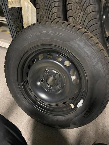 4 Winterbanden op stalen velg 5x120     15 inch disponible aux enchères