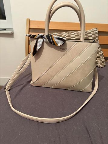 niet gebruikte handtas beschikbaar voor biedingen