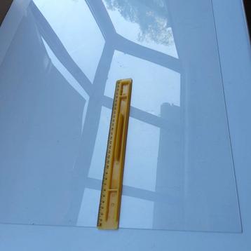 Plaat plexiglas. Dikte 1,2 mm. Afmeting 62 x 48 cm. beschikbaar voor biedingen