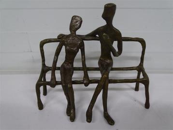 A6099.Bronzen sculptuur \"Koppel op een Bankje\" beschikbaar voor biedingen