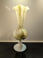 Kelkvaas op voet, opaline, puntgaaf, vintage, retro, vaas, Moins de 50 cm, Enlèvement ou Envoi, Comme neuf, Verre