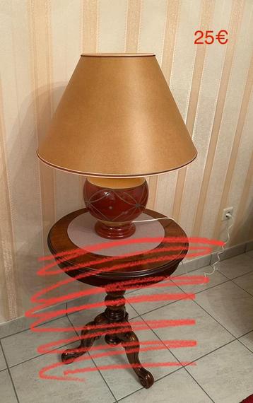 Élégante lampe de table au design classique beschikbaar voor biedingen