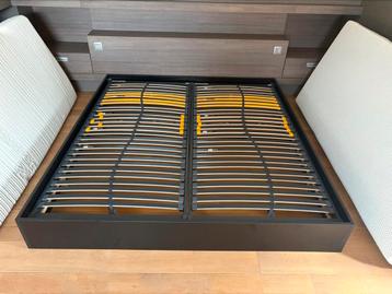 Bed frame 180 cm op 200 cm + lattenbodem 2 x 90 cm op 200cm beschikbaar voor biedingen