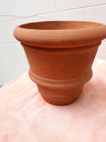 vintage terracotta bloempot h: 21 cm b:21,5 beschikbaar voor biedingen
