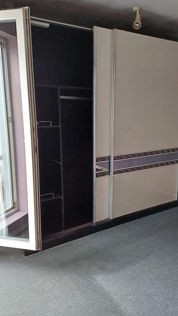 kleerkast gratis, Huis en Inrichting, Kasten | Kleerkasten, Gebruikt, Met deur(en), Met plank(en), Met hangruimte, Ophalen