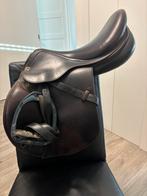 Prestige springzadel 17 inch, Animaux & Accessoires, Chevaux & Poneys | Selles, Enlèvement, Comme neuf