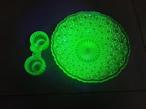 Uranium glas schaal en p&z houder, Antiek en Kunst, Antiek | Glaswerk en Kristal, Ophalen of Verzenden