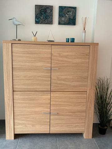 Buffetkast, tv-kast en salontafel beschikbaar voor biedingen