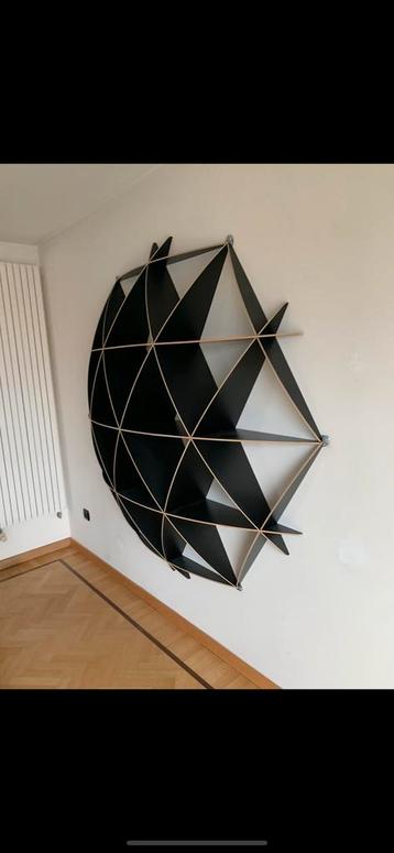 Etagère murale COMB par le designer Jaanus beschikbaar voor biedingen