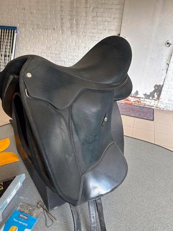 Zadel wintex dressuur pro beschikbaar voor biedingen