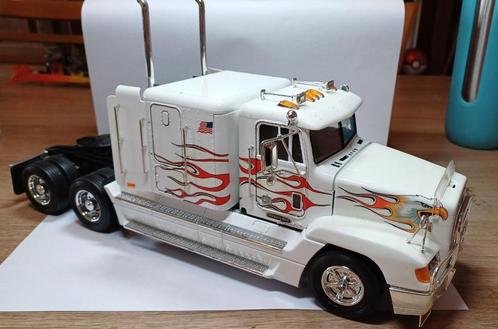 [1/24] Italeri 3925 - Freightliner FLD 120 Special, Hobby en Vrije tijd, Modelbouw | Auto's en Voertuigen, Gebruikt, Truck, Groter dan 1:32