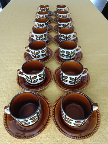 BOCH keramische 14 kopjes en 14 schotels - Vintage stijl !! beschikbaar voor biedingen