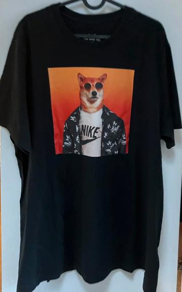 Nike Tee Doge Shiba T-Shirt beschikbaar voor biedingen