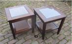 2 Mooie Tafeltjes in Hout, riet en glas - 45x45x49, Enlèvement ou Envoi, Comme neuf, Carré, Verre