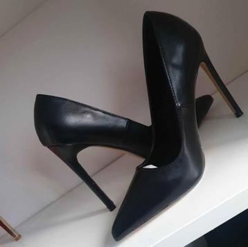Mooie nieuwe zwarte pumps maat 36 t/m 42, Kleding | Dames, Schoenen, Ophalen of Verzenden, Pumps