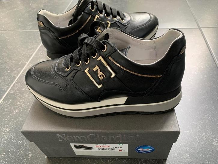 NERO GIARDINI - Sneakers noires - Pointure 37 - Etat impec., Kleding | Dames, Schoenen, Gedragen, Sneakers, Zwart, Ophalen of Verzenden