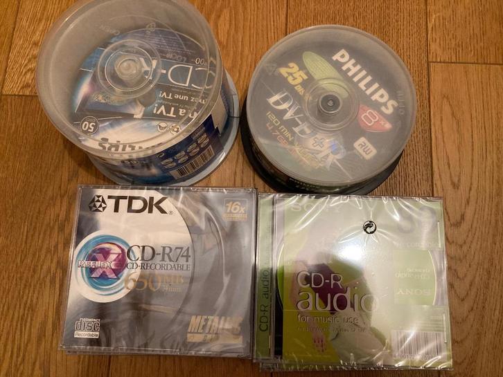 Lot boitiers CD (vides, 99 p) + 28 CD-R + 14 DVD+R, Informatique & Logiciels, Disques enregistrables, Utilisé, Cd, Enlèvement