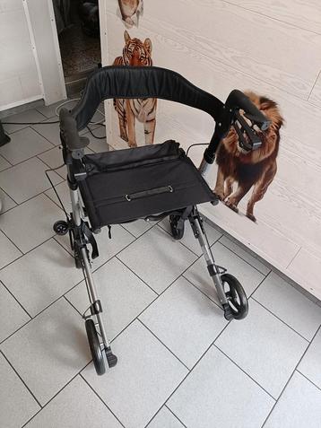 Tribune deambulateur pliable avec 4 roues assise freins NEUF beschikbaar voor biedingen