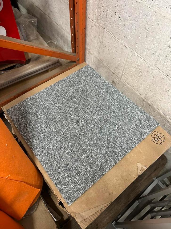 Grijze tapijttegel DESSO, Huis en Inrichting, Stoffering | Tapijten en Vloerkleden, Ophalen