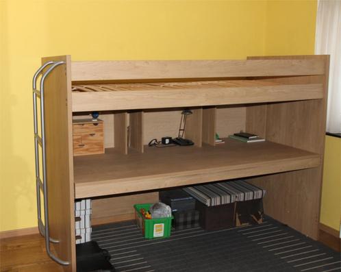 Verhoogd eenpersoonsbed met bureau, Kinderen en Baby's, Kinderkamer | Stapelbedden en Hoogslapers, Gebruikt, Hoogslaper, Ophalen