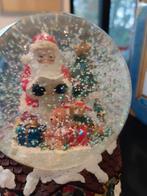 LUVILLE  WATERGLOBE SANTA WITH GIFTS, Diversen, Kerst, Ophalen of Verzenden