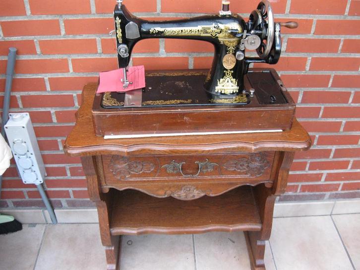 Naaimachine ((leerstikker ), Hobby en Vrije tijd, Naaimachines en Toebehoren, Gebruikt, Naaimachine, Ophalen