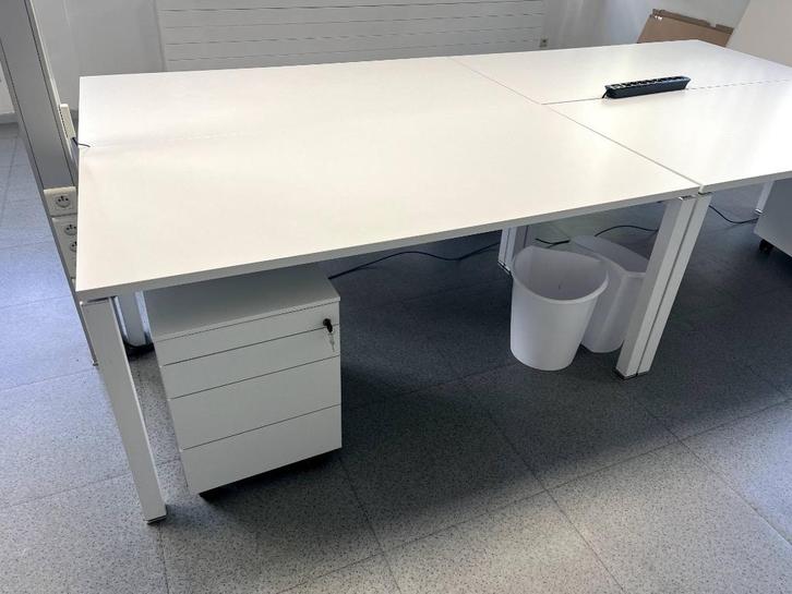Erg stevige bureau's van uitzonderlijke kwaliteit, Huis en Inrichting, Bureaus, Zo goed als nieuw, Bureau, Ophalen
