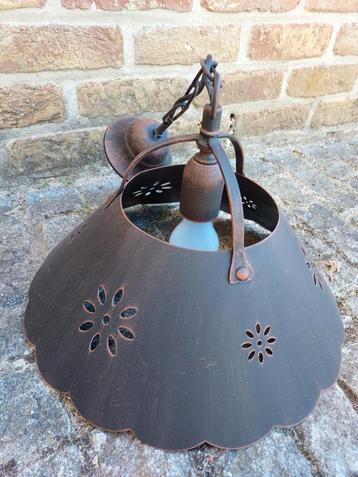 Metalen luchter roestkleur beschikbaar voor biedingen