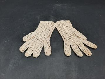 een paar oude gehaakte kinderhandschoenen, begin 1900 beschikbaar voor biedingen