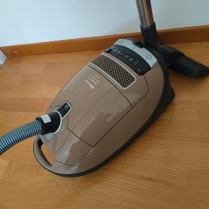 MIELE COMPLETE C3 POWER PARQUET 1600 WAAT, Elektronische apparatuur, Stofzuigers, Zo goed als nieuw, Stofzuiger, Ophalen of Verzenden