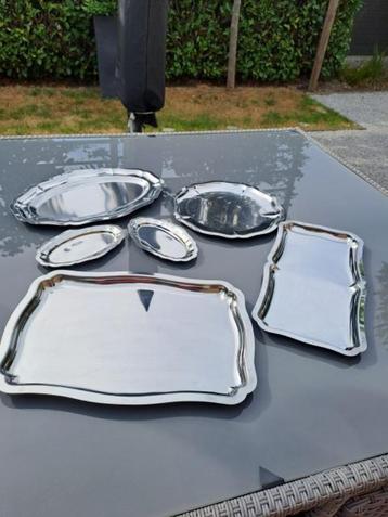 6 roestvrijstalen serveerschalen beschikbaar voor biedingen