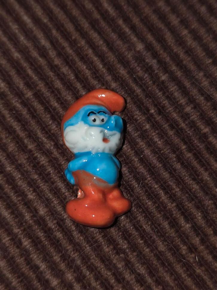 Fève plate Grand Schtroumpf, Collections, Schtroumpfs, Comme neuf, Poupée, Figurine ou Peluche, Grand Schtroumpf, Envoi