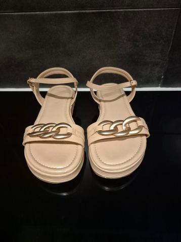 Zomer Sandaal beschikbaar voor biedingen