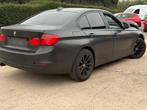 BMW 3 SERIE ✅316i BENZINE AIRCO CARPLAY AMBIENT LIGHT, 100 kW, 4 deurs, Zwart, 130 g/km
