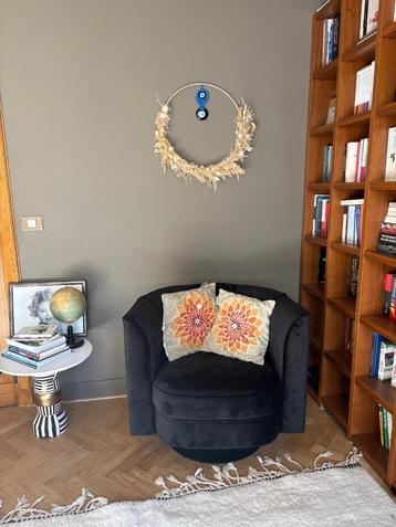 Fauteuil noir en velours beschikbaar voor biedingen