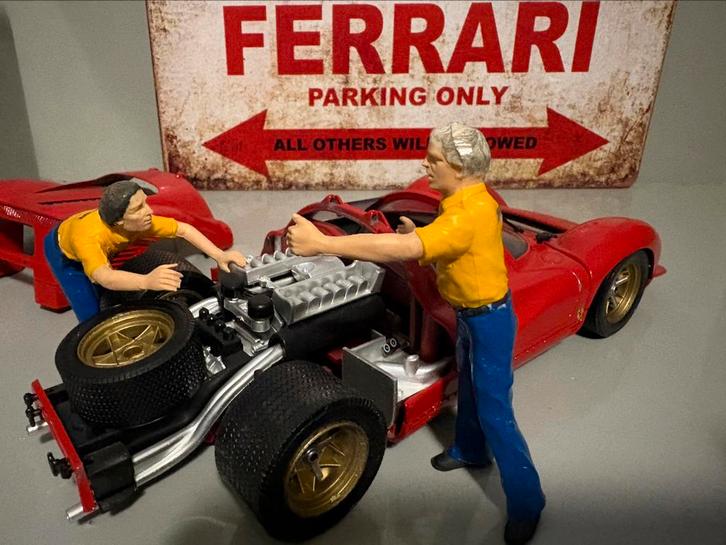 Ferrari 330 P4, Hobby en Vrije tijd, Modelauto's | 1:18, Zo goed als nieuw, Ophalen