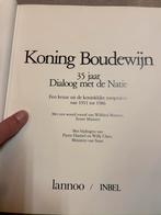 Boek over de Belgische koning, prijs €5, Ophalen of Verzenden, Zo goed als nieuw