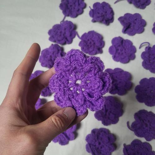 x24 paarse gehaakte bloemen voor diy project, Hobby en Vrije tijd, Breien en Haken, Nieuw, Haken, Ophalen of Verzenden