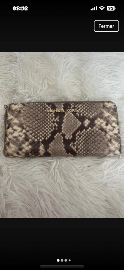 Portefeuille Michael Kors Cuir Motif peau serpent en relief., Handtassen en Accessoires, Portemonnees, Ophalen of Verzenden