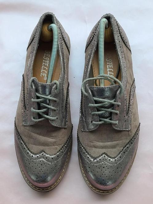 Superbes chaussures  - Argent - Taille 38, Vêtements | Femmes, Chaussures, Comme neuf, Chaussures basses, Gris, Enlèvement