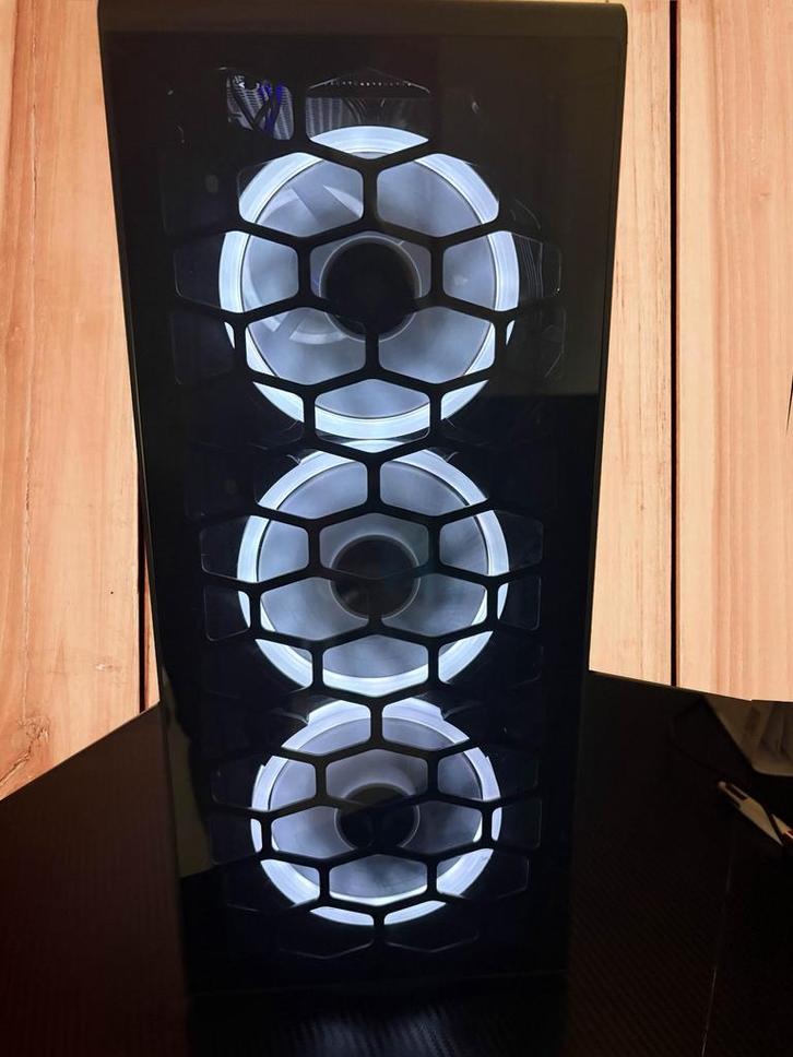 Gamen op de pc, Computers en Software, Desktop Pc's, Zo goed als nieuw, 4 Ghz of meer, SSD, 32 GB, Met videokaart, Gaming, Ophalen of Verzenden