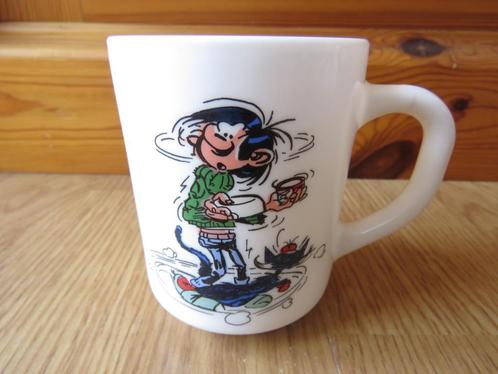mug tasse Gaston Lagaffe en arcopal de 1984, Huis en Inrichting, Keuken | Servies, Zo goed als nieuw, Kop(pen) en/of Schotel(s)