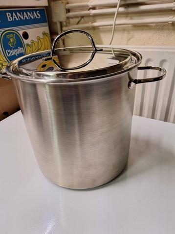 Hoge Kookpot beschikbaar voor biedingen