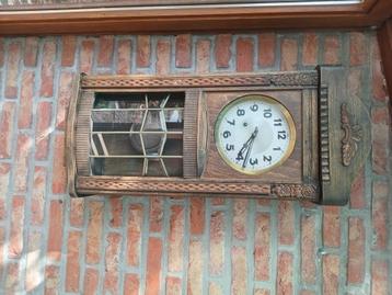 antieke wandklok pendule beschikbaar voor biedingen