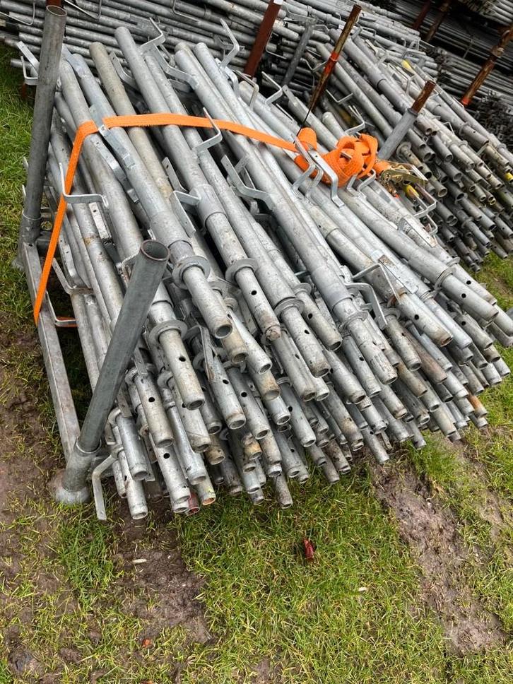 Universele Leuningstaander voor bekisting en steigers, Doe-het-zelf en Bouw, IJzerwaren en Bevestigingsmiddelen, Zo goed als nieuw