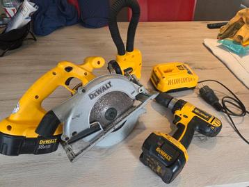 Dewalt pakket, vijs en zaagmachine, zaklamp beschikbaar voor biedingen