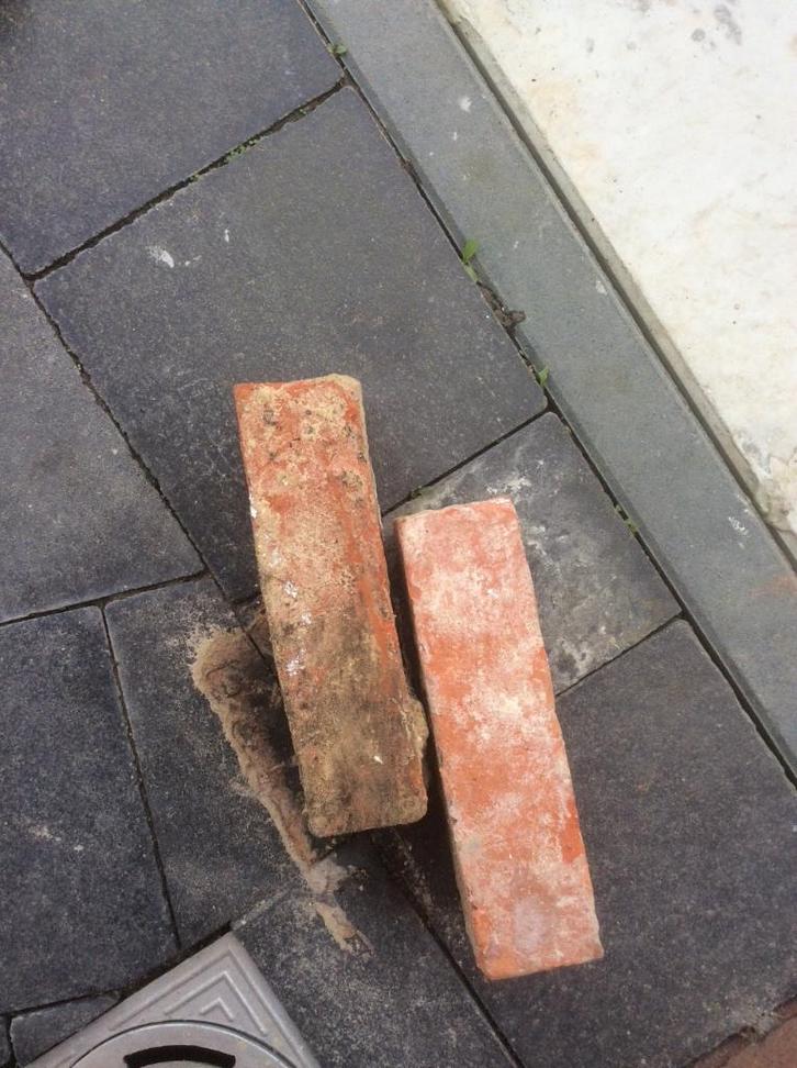 rode baksteen (20 x5,5) ongeveer  6000stuks, Doe-het-zelf en Bouw, Metselstenen, Gebruikt, Bakstenen, Ophalen