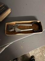 Ciseaux de coupe anciens, Enlèvement