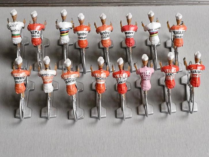 Les cavaliers FLANDRIA (20 ans de nostalgie de 1960 à 1979), Antiquités & Art, Antiquités | Jouets, Envoi